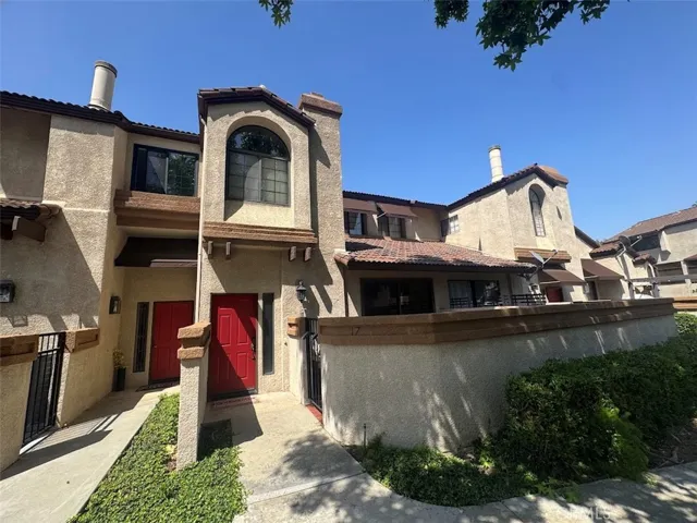 17 Mesquite, Pomona, California 91766
