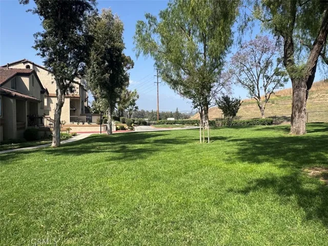 17 Mesquite, Pomona, California 91766