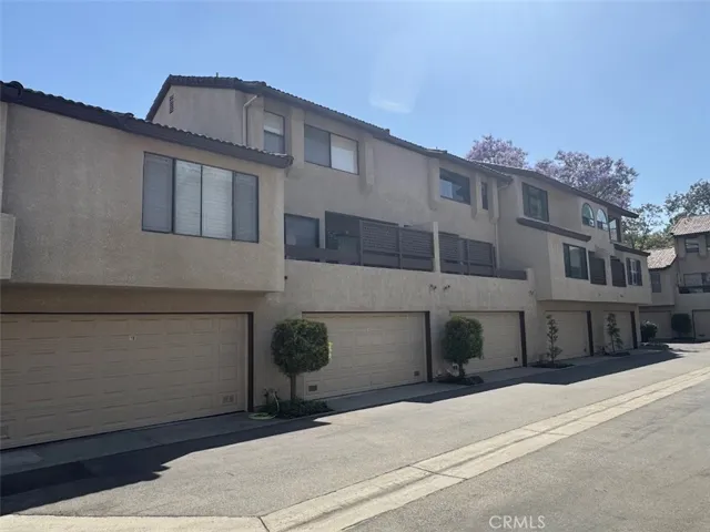 17 Mesquite, Pomona, California 91766