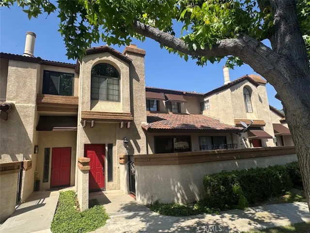 17 Mesquite, Pomona, California 91766