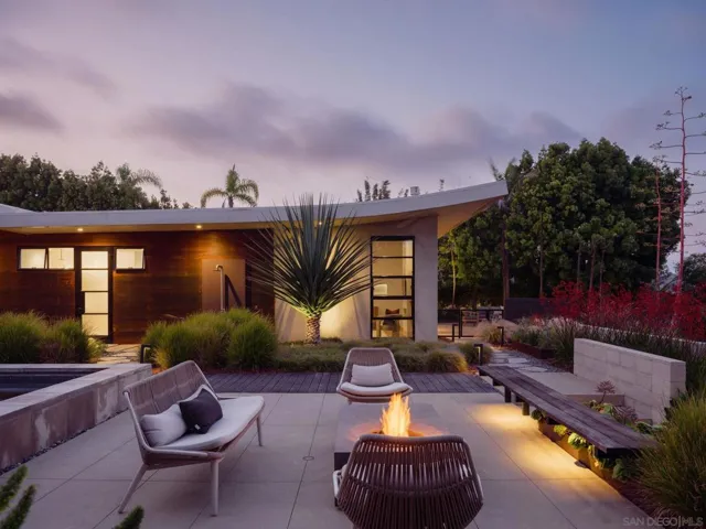 , Solana Beach, California 92075