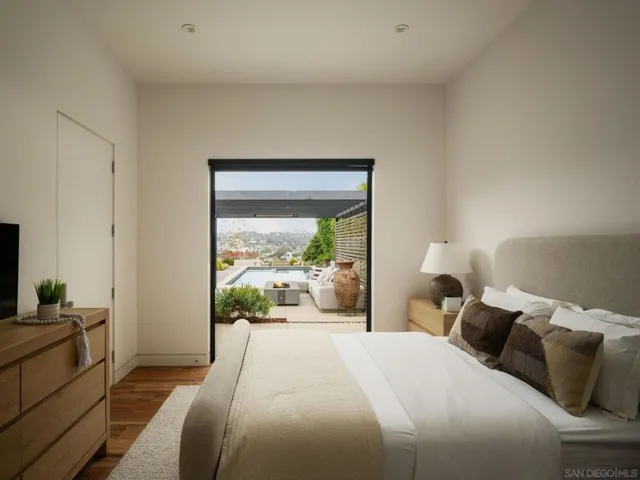 , Solana Beach, California 92075
