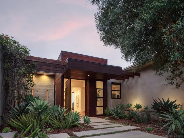 , Solana Beach, California 92075