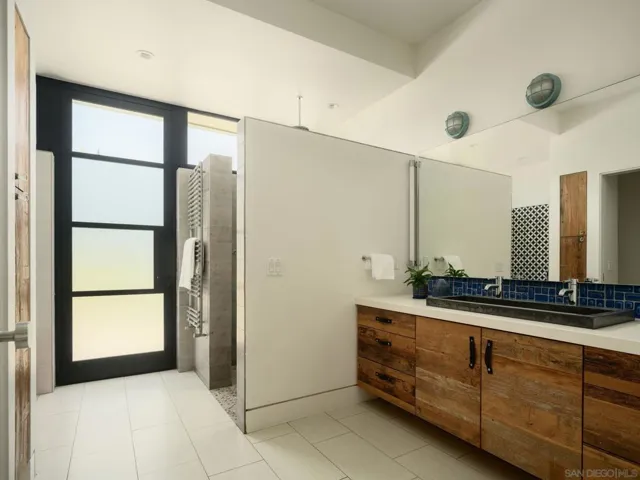 , Solana Beach, California 92075
