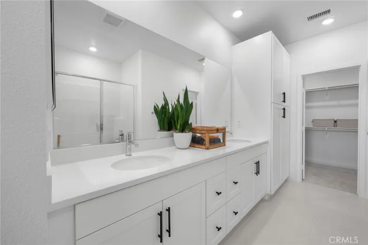 6114 Valentina Way 301, Eastvale, California 92880