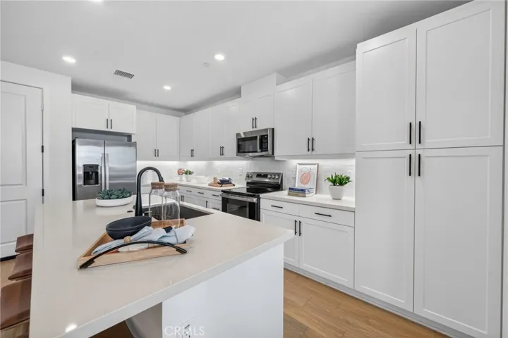 6114 Valentina Way 301, Eastvale, California 92880