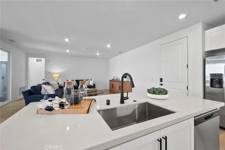 6114 Valentina Way 301, Eastvale, California 92880