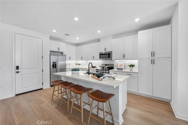 6114 Valentina Way 301, Eastvale, California 92880