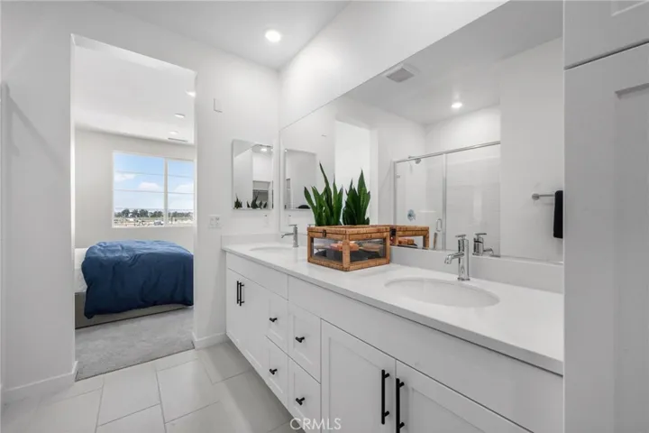 6114 Valentina Way 301, Eastvale, California 92880