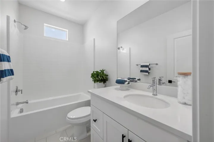 6114 Valentina Way 301, Eastvale, California 92880
