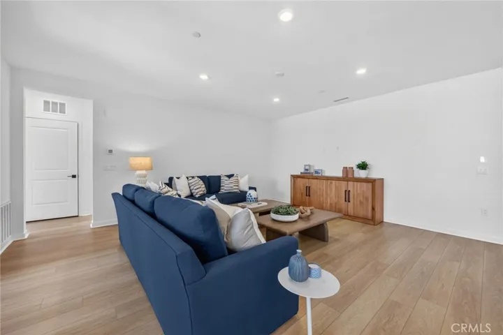 6114 Valentina Way 301, Eastvale, California 92880