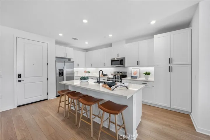 6114 Valentina Way 301, Eastvale, California 92880