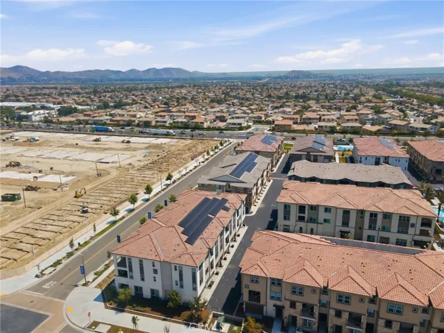 6114 Valentina Way 301, Eastvale, California 92880