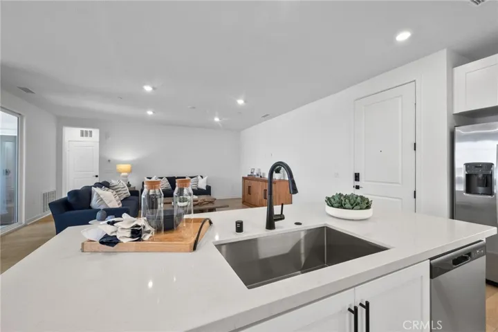 6114 Valentina Way 301, Eastvale, California 92880