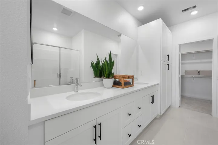 6114 Valentina Way 301, Eastvale, California 92880