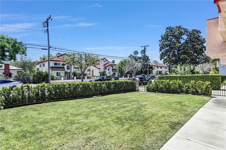 Private Front Yard