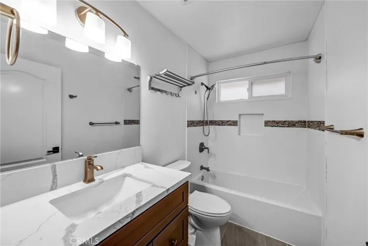 Shared bath upstairs
