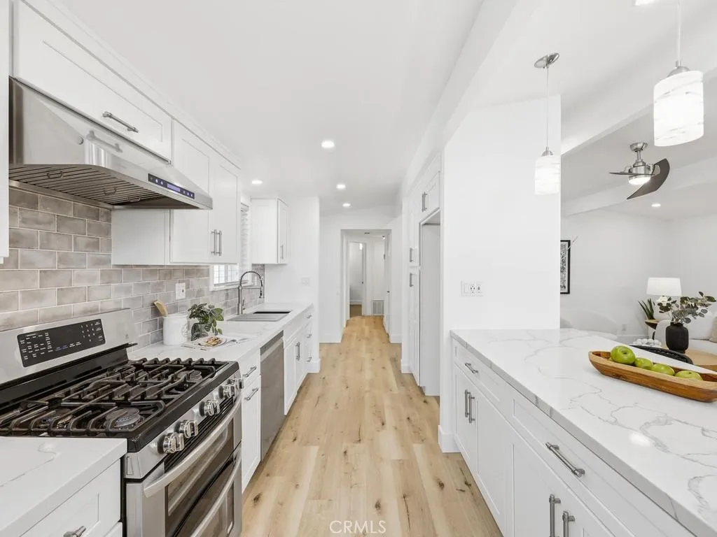 Amazing Chefs Kitchen with pullout drawers and pantry