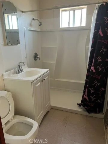 House 2 bathroom