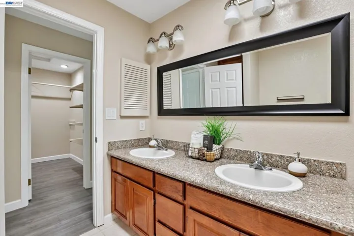 Dual Vanity
