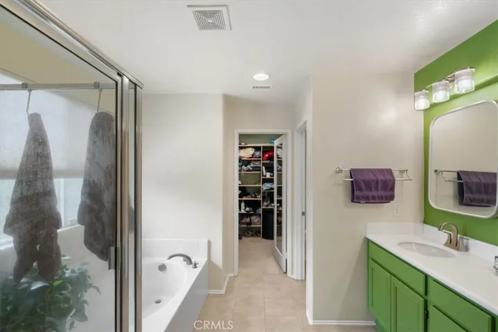 Main en suite bathroom