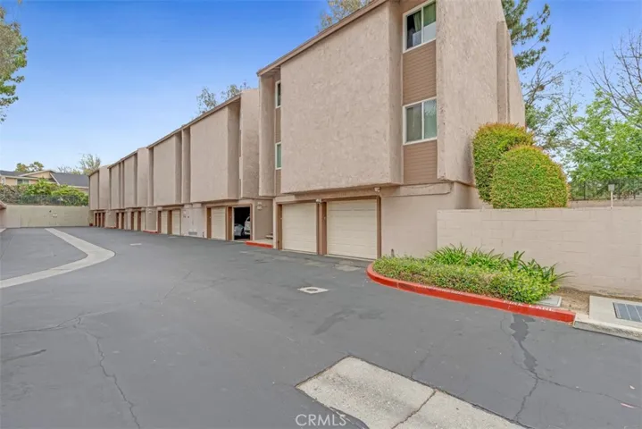 1525 Walnut Leaf Dr.