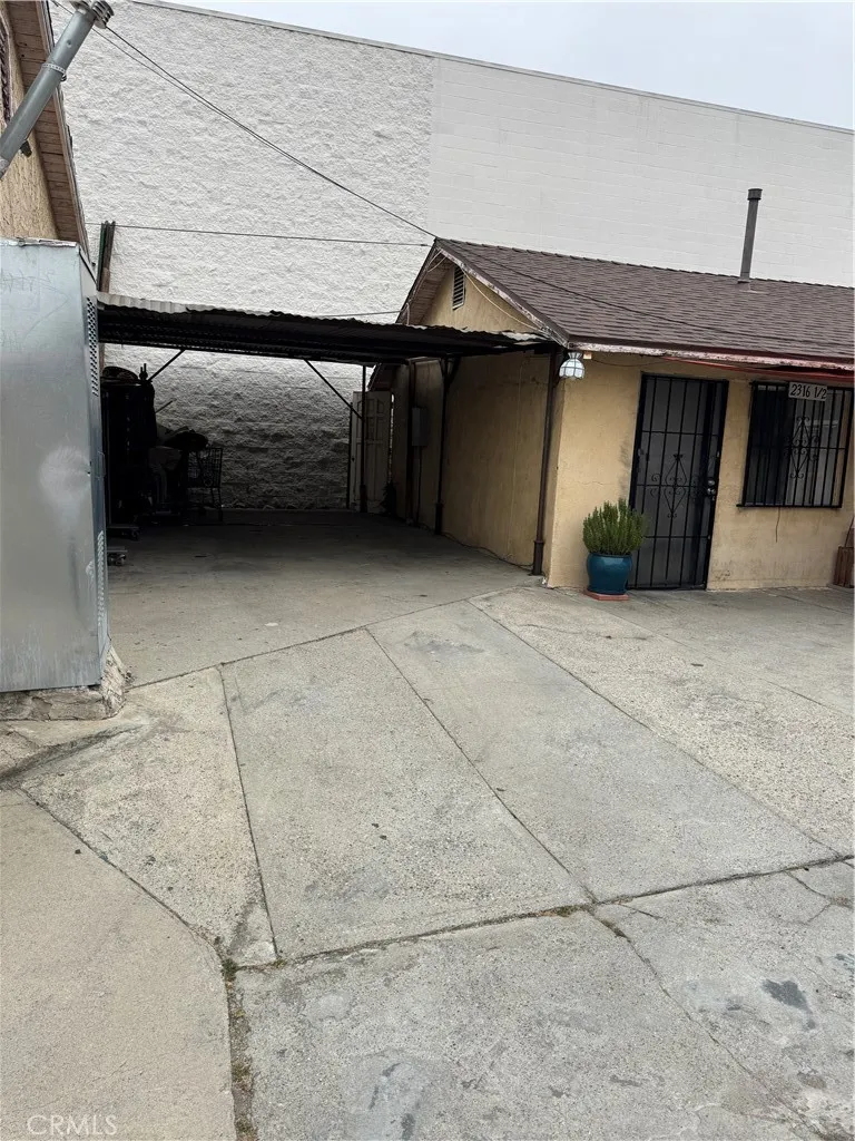 Front house carport
