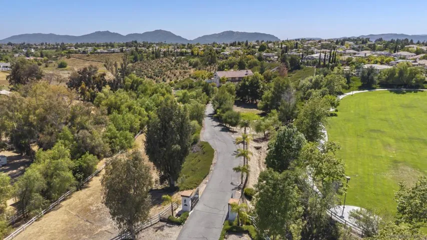 41455 Via Del Monte, Temecula, California 92592