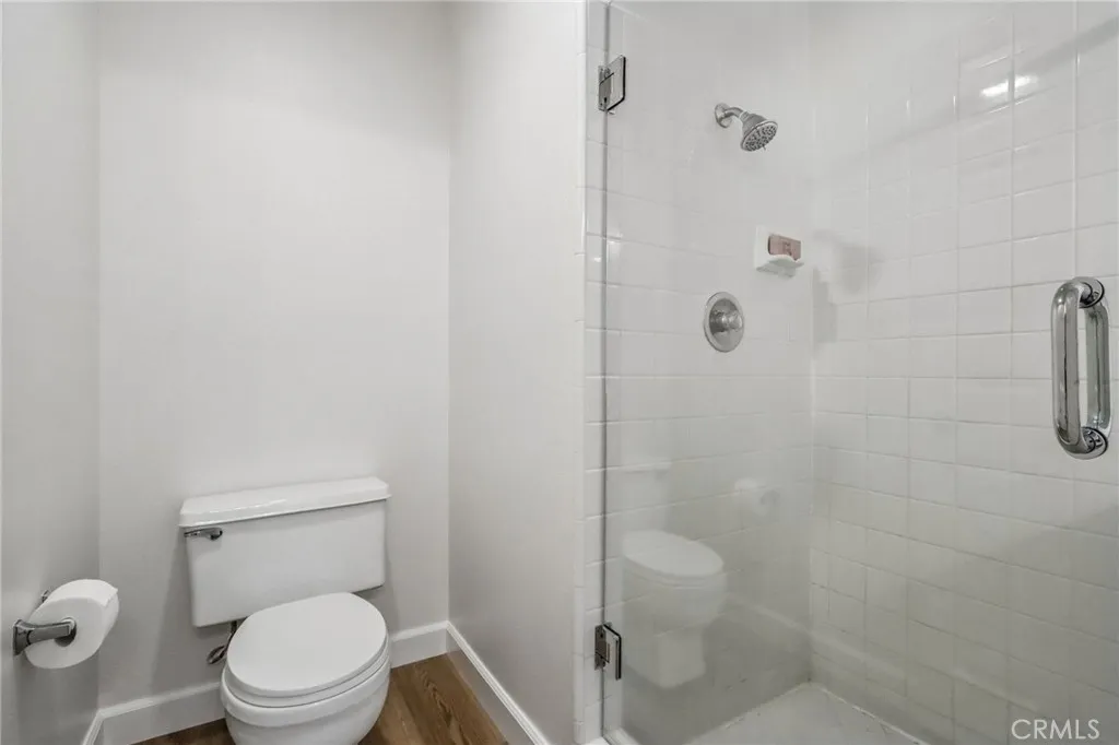 Separate Tub & Shower