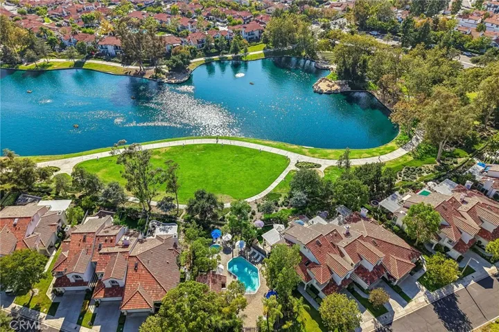 Resort Style Pool & Spa Over Looking The RSM Lake