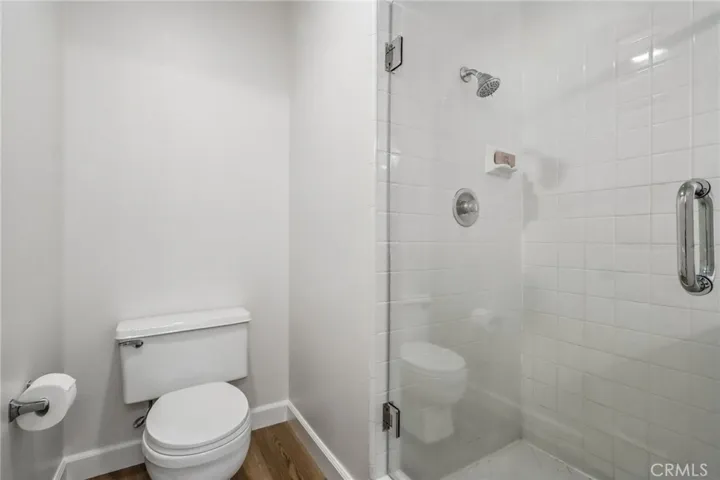 Separate Tub & Shower