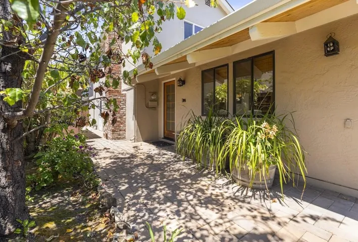 10730 La Roda Drive, Cupertino, California 95014