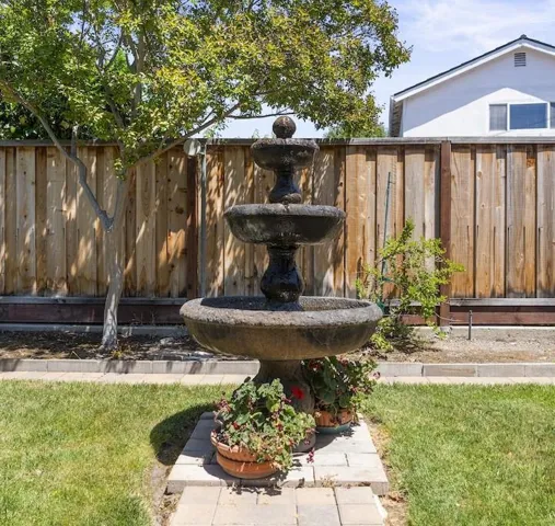 10730 La Roda Drive, Cupertino, California 95014
