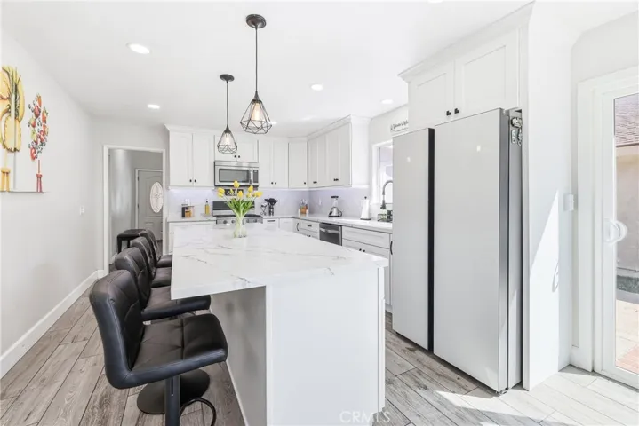 1585 Camelot, Corona, California 92882