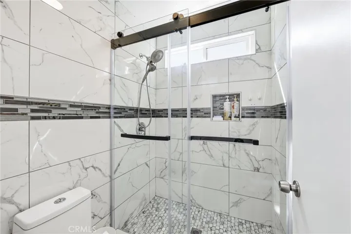1585 Camelot, Corona, California 92882