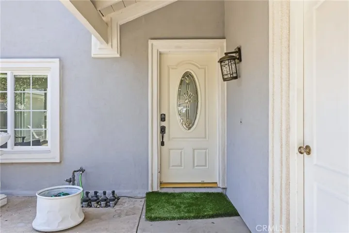 1585 Camelot, Corona, California 92882