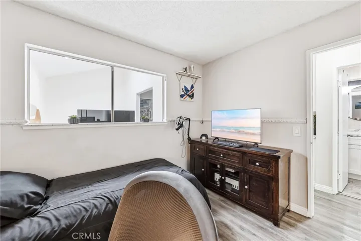 1585 Camelot, Corona, California 92882