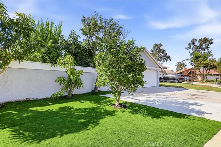 1585 Camelot, Corona, California 92882