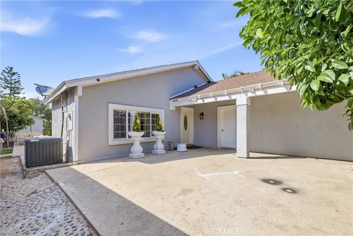 1585 Camelot, Corona, California 92882