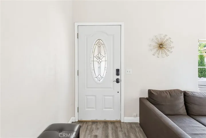 1585 Camelot, Corona, California 92882