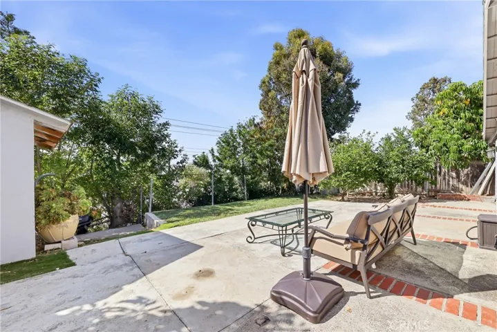 1585 Camelot, Corona, California 92882
