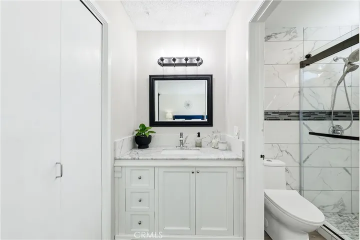 1585 Camelot, Corona, California 92882