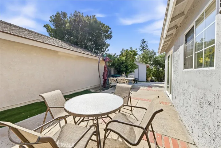 1585 Camelot, Corona, California 92882