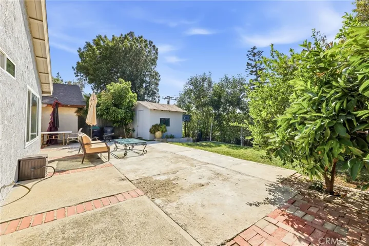 1585 Camelot, Corona, California 92882