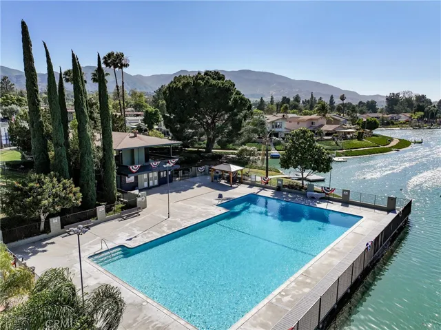 1585 Camelot, Corona, California 92882