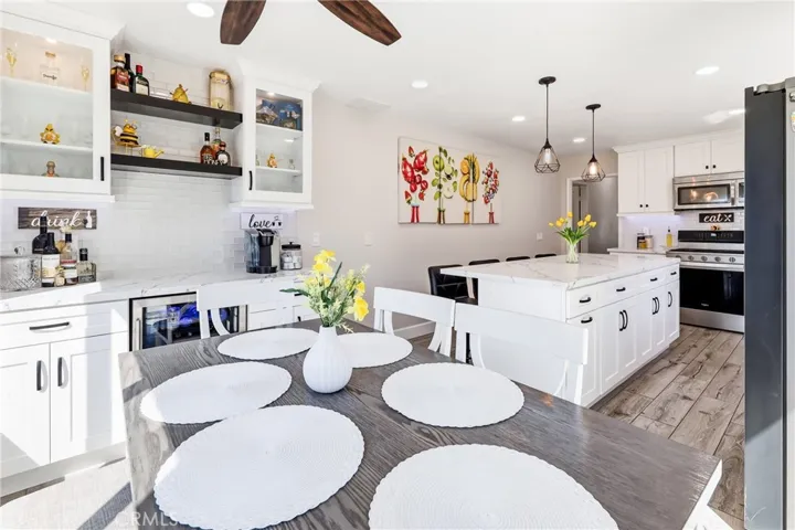 1585 Camelot, Corona, California 92882