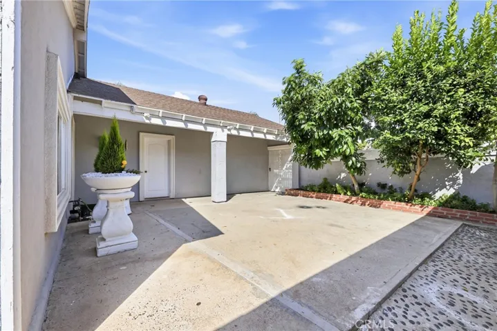 1585 Camelot, Corona, California 92882