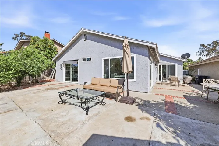 1585 Camelot, Corona, California 92882