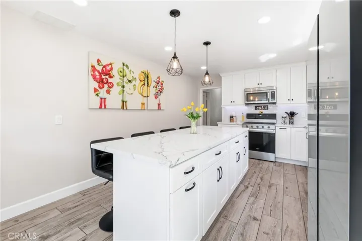 1585 Camelot, Corona, California 92882