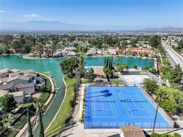 1585 Camelot, Corona, California 92882